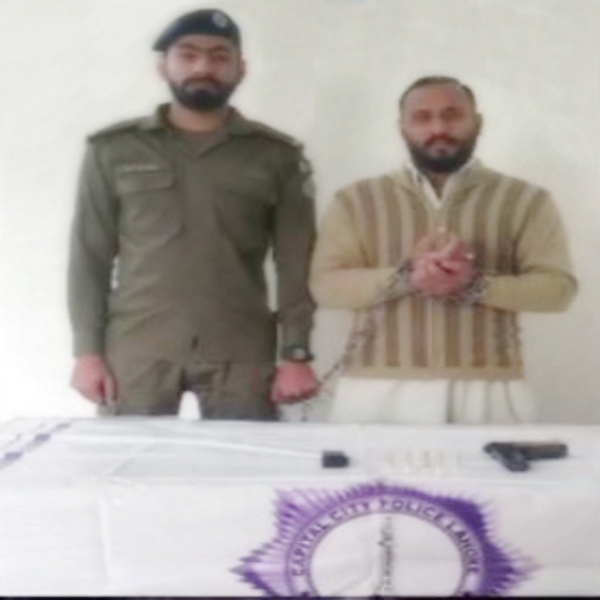 مشہور ہونے کے لئے اسلحہ کی نمائش کرنا مہنگا پڑ گیا